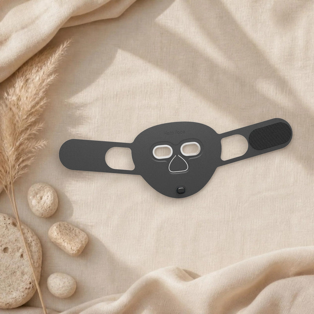 Masque LED visage Hello Face M500S coloris noir sur un linge en lin beige